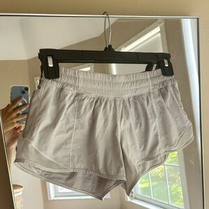 Lululemon Hotty Hot 2.5 inch shorts, Size 4